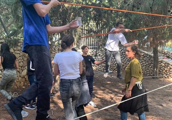 שכבת ז׳ במלח הארץ-פעילות מדהימה בחורשה של בית הספר